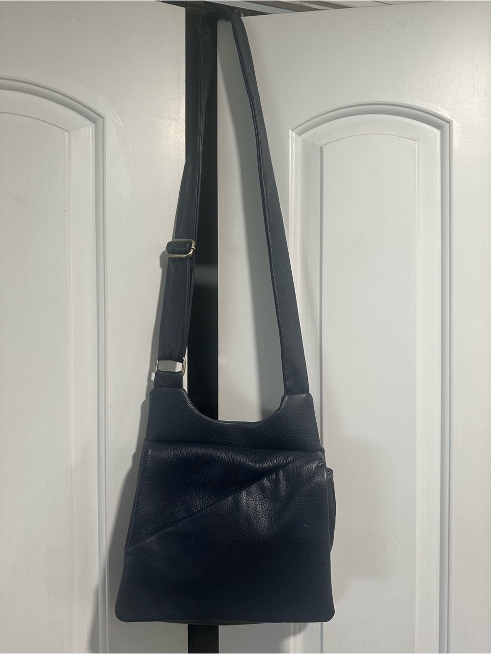 Authentic Pierotucci Navy Italian leather purse.
